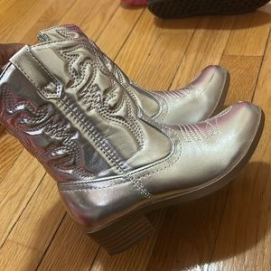 Girl’s Silver Cowgirl Boots